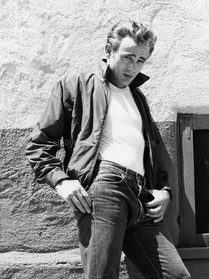 James Dean 1955 14 WM.jpg